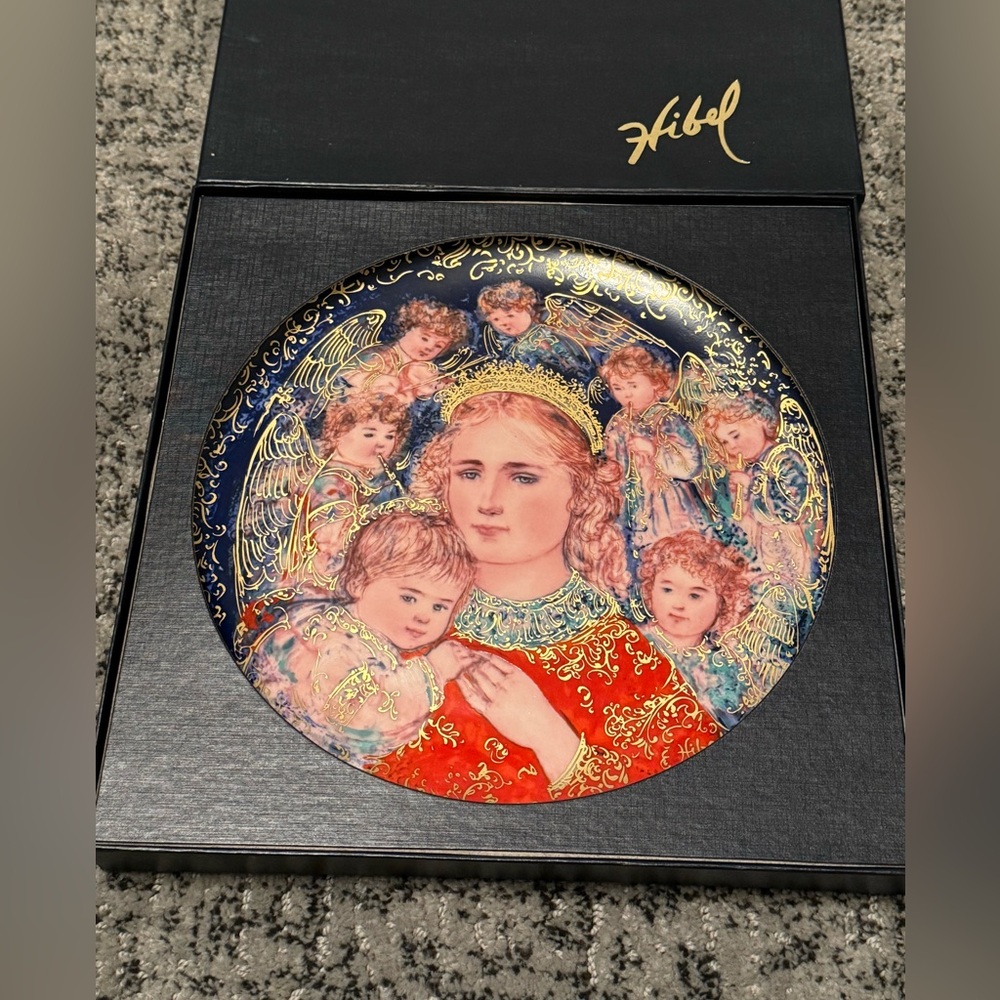 Edna Hibel Christmas Plate from 1985 “the Angels’ message”